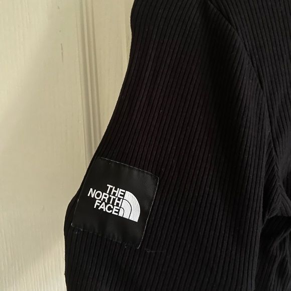 THE NORTH FACE GARTHA RIBBED TEE - Picture 5 of 7